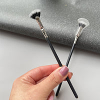 Scalloped Eyelash Brush